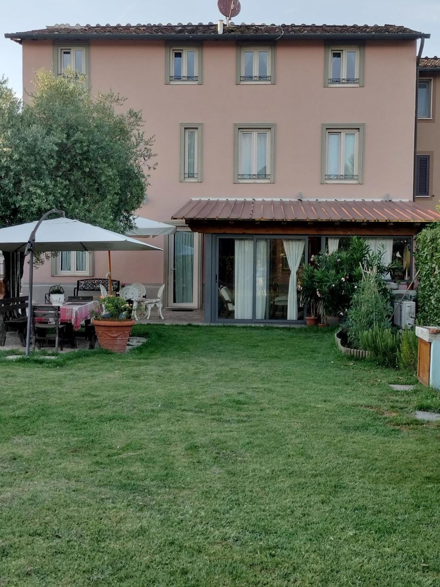 B&B La Rosa Nel Verde Lucca Eksteriør billede
