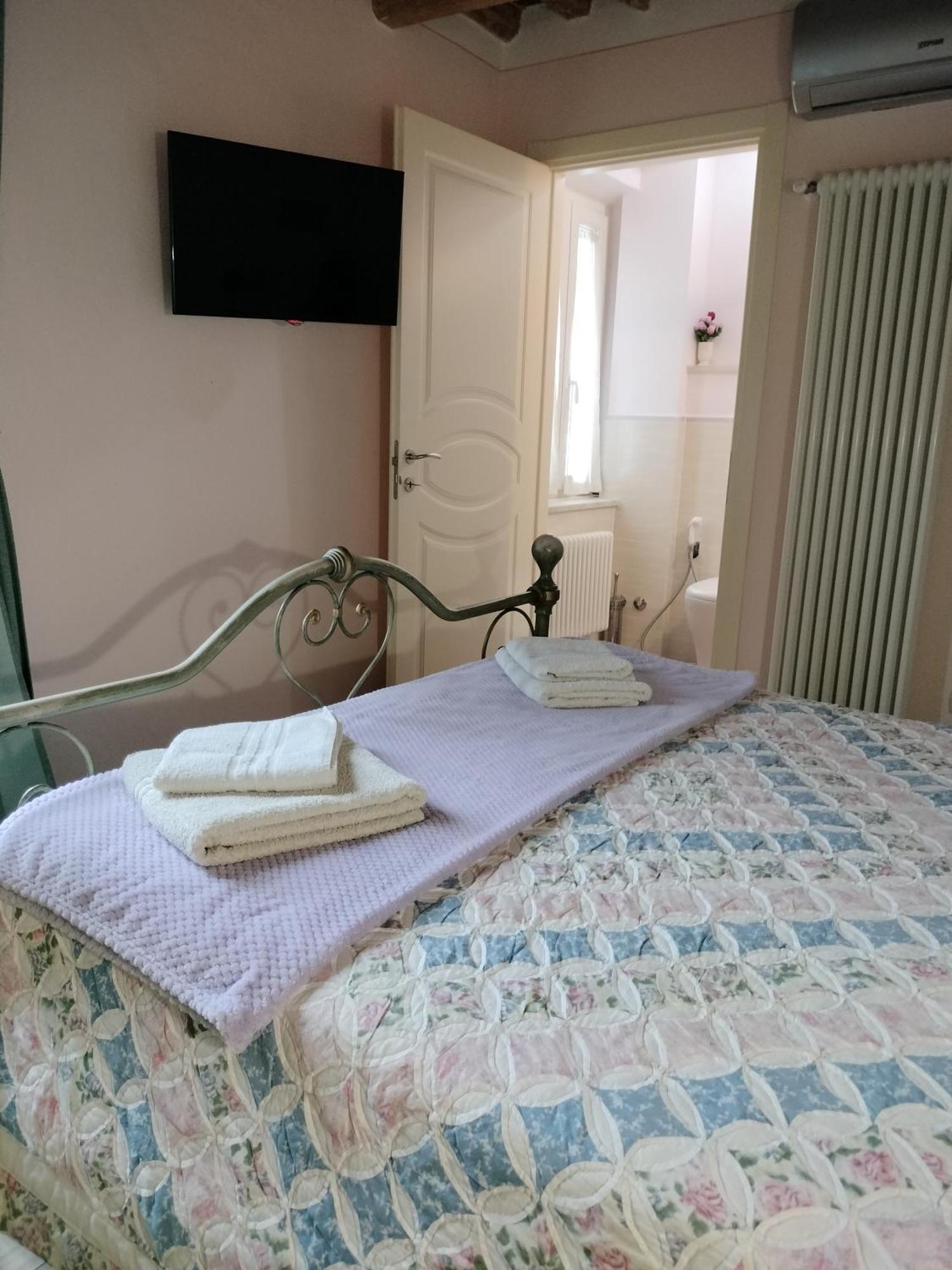 B&B La Rosa Nel Verde Lucca Eksteriør billede